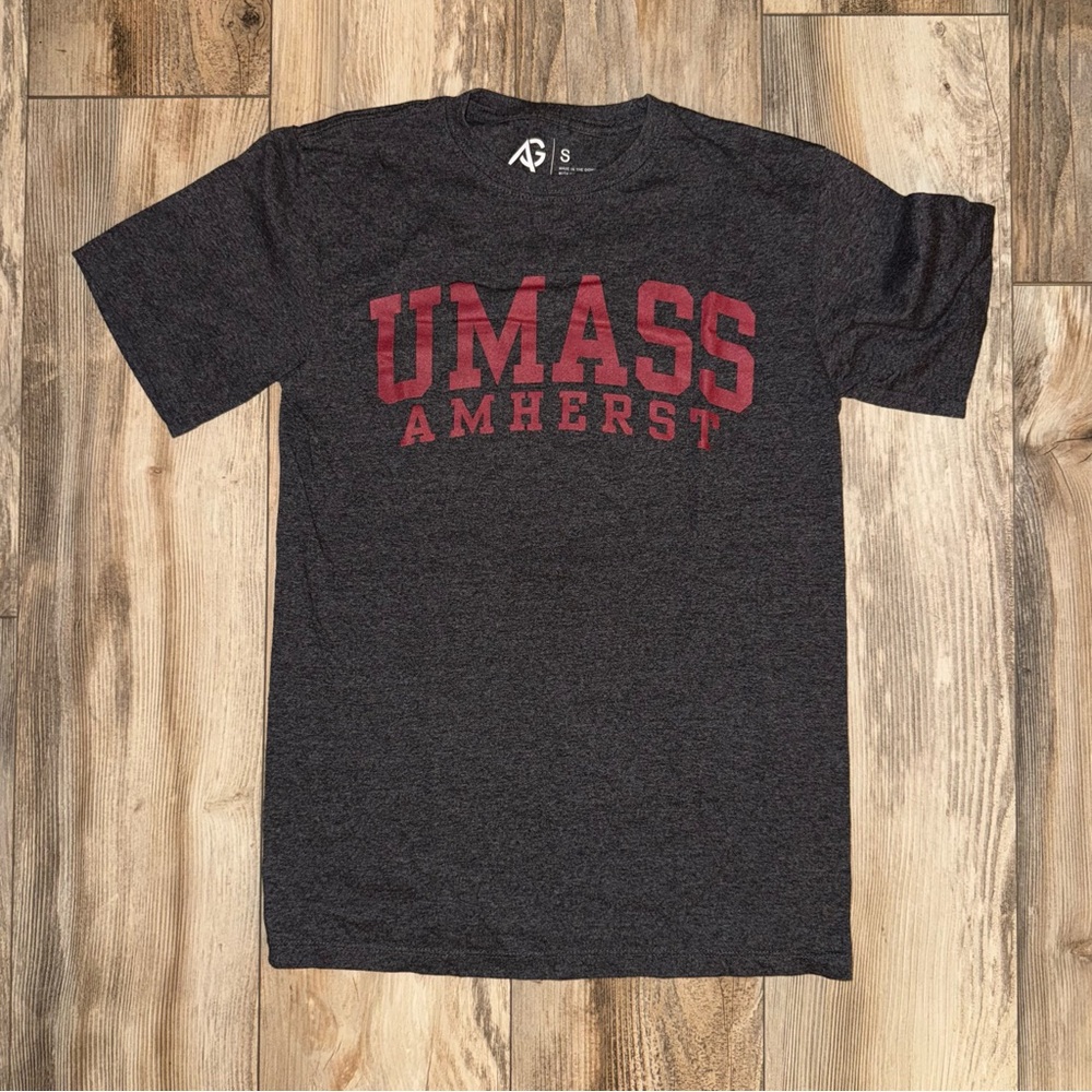 U Mass Amherst T shirt